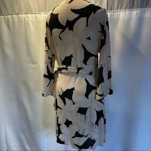 Billabong Floral bell sleeve wrap dress - Picture 4 of 9
